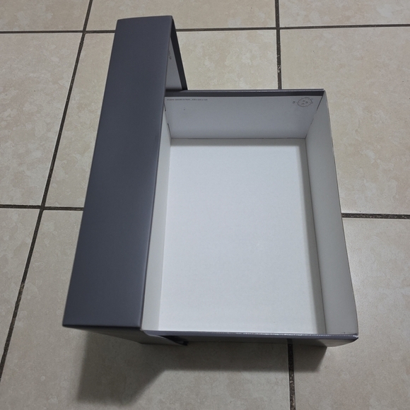 Empty Shoe Box - Picture 6 of 6